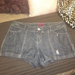 🎈JUST IN🎈Torrid Denim Short Shorts - Size 16