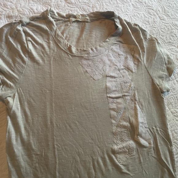 Light grey tshirt with velvet bow