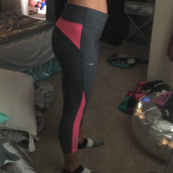 Workout Nike pro pants - Picture 2 of 3