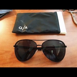 QUAY VIVIENNE BLACK SUNGLASSES