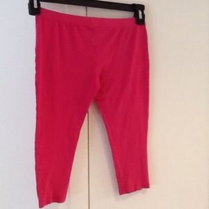 Hot pink cropped leggings.