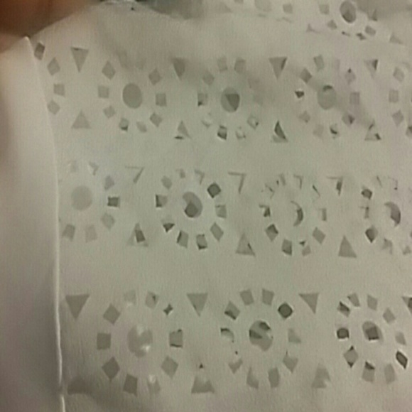 White blouse - Picture 2 of 2