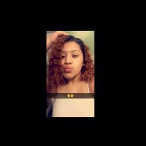 Meet your Posher, Estefania