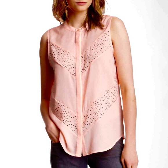 Beautiful sleeveless chevron pattern blouse - Picture 3 of 5