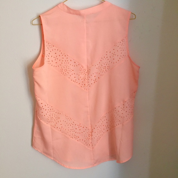 Beautiful sleeveless chevron pattern blouse - Picture 5 of 5