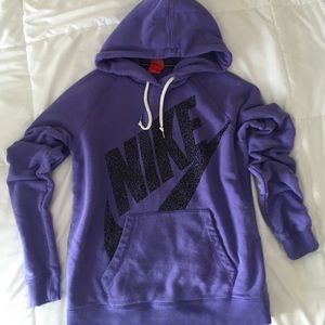 Nike Rally Logo Pullover