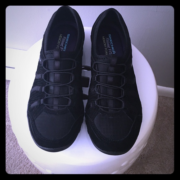 Skechers black sneakers