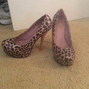 unsensored high heels. size 6
