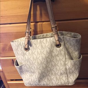 Michael Kors Jet Set Logo tote