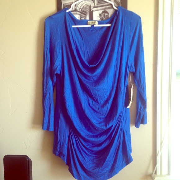 Oneworld 3/4 sleeve with attached scarf