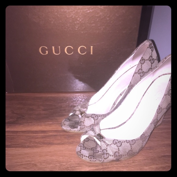 Gucci wedges🌹