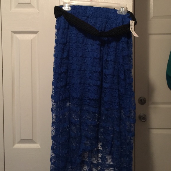 Cute high-low skirt.