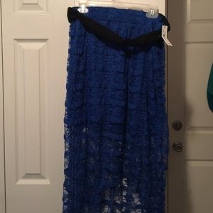 Cute high-low skirt.