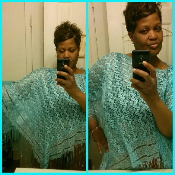 👕 Turquoise Lace Shawl 👕 - Picture 3 of 3