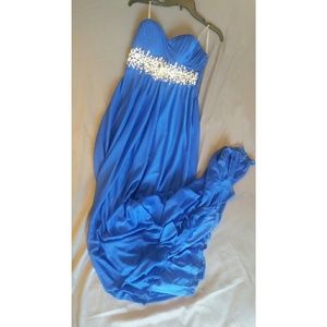 ON SALEE ONLY TODAYYYRoyal Blue stone Prom Dress??