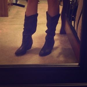 Size 8 dark brown boots. Only worn once.