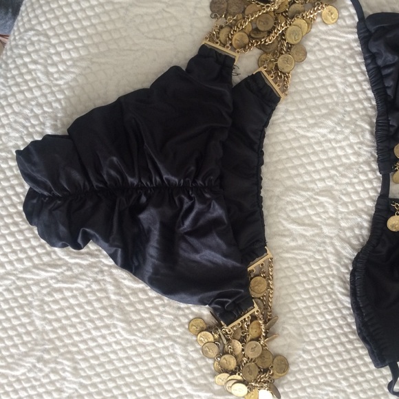 Beach Bunny Hips don't lie bikini - Picture 3 of 3