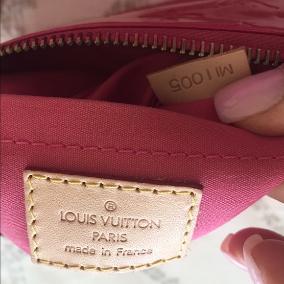 LOUIS VUITTON | pink cross body vernis - Picture 4 of 4