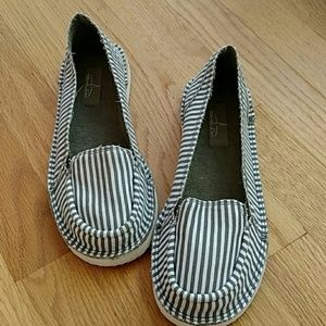 Striped flats