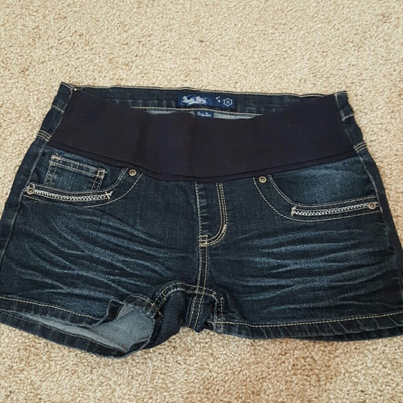 Maternity shorts