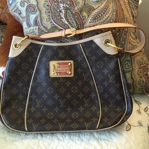 Not Authentic purse.Never use.TRADING Ok/ Sell