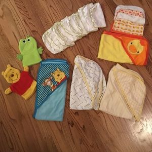 4 hooded bath towels and wash cloths