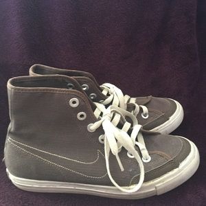 Nike high tops size US size 6