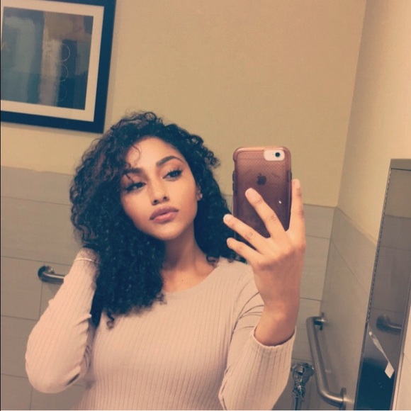 Meet your Posher, Yasmine