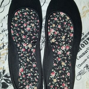 Generic black slip-ons