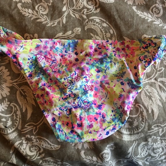 Bathing suit - Picture 2 of 4