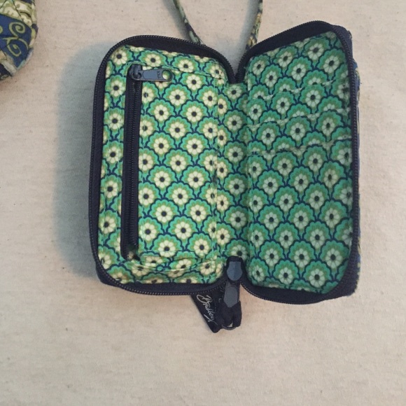 Vera Bradely Purse with matching wallet - Picture 3 of 4