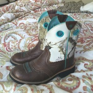 Genuine Ariat blue and white camo