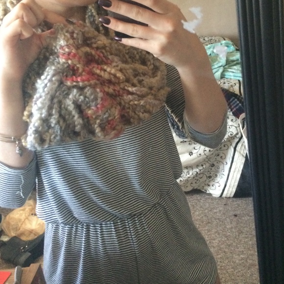 Handmade scarf - Picture 2 of 2
