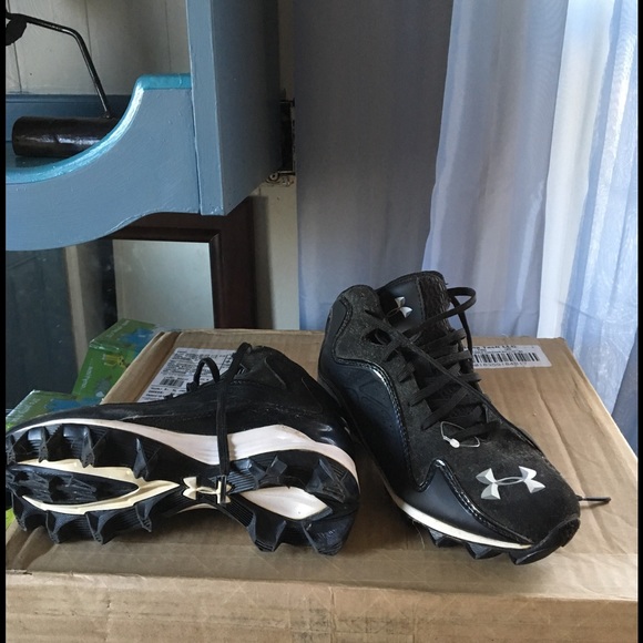 Softball cleats under armour