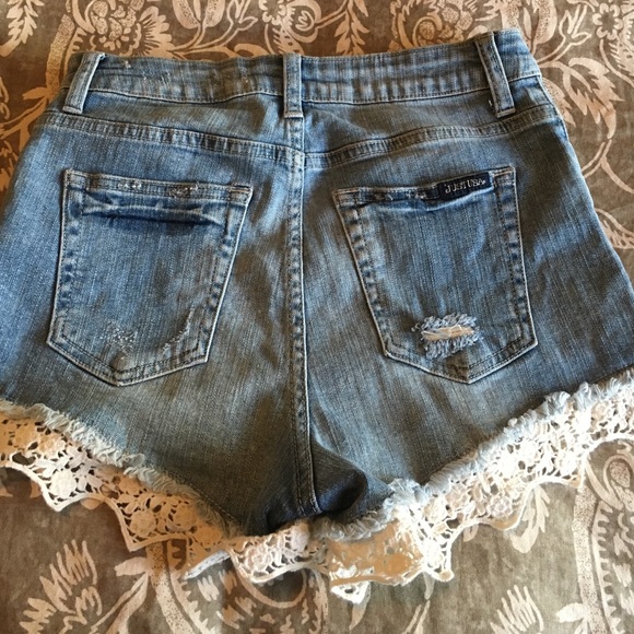 Shorts - Picture 3 of 4