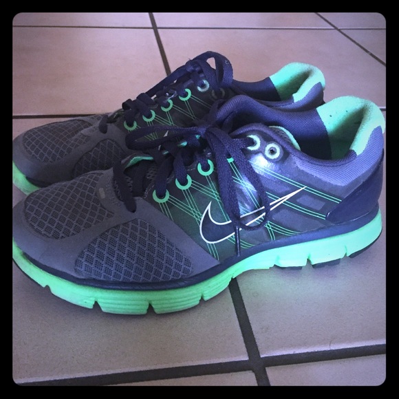 Nike tennis shoes
