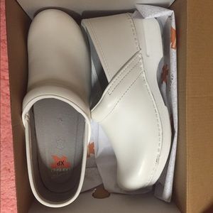 Size 9 Dansko XP's All White