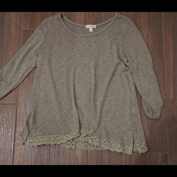 Green cute bottom lace top