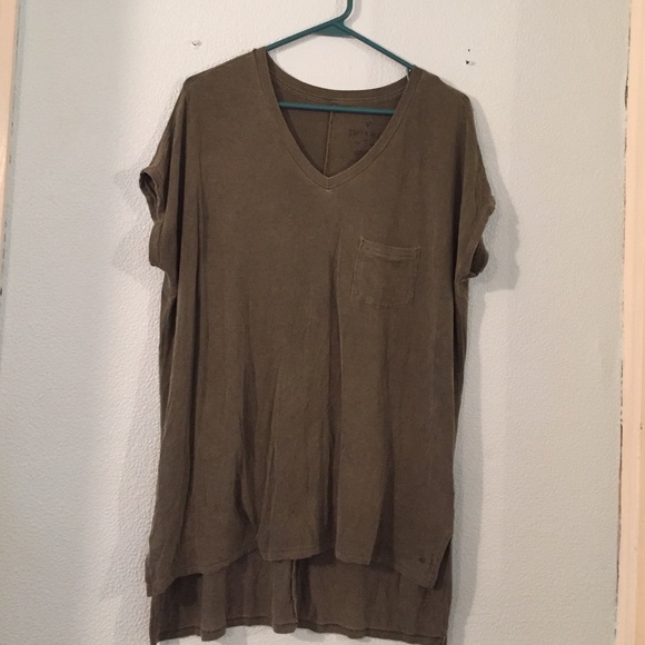 Soft and sexy American eagle army green tee