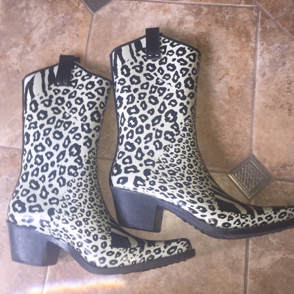Never worn Nomad Zebra Rain Boots
