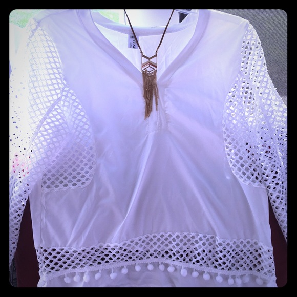 New! White Boho Shirt w/ Gold Tie Back Necklace 💛