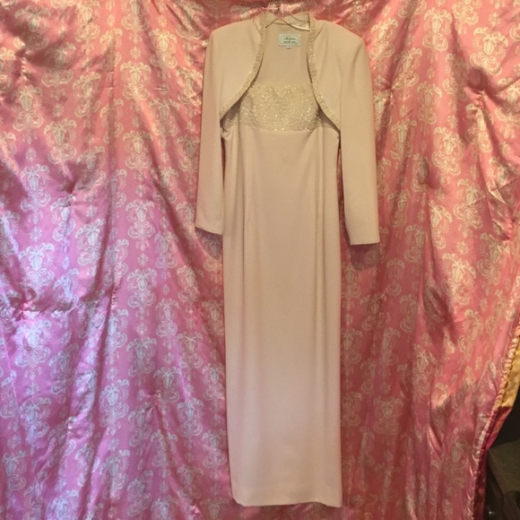 pale pink gown with crop jacket accessory❄️❄️