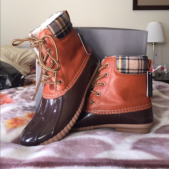 Duck boots, fleece lined, plaid trim