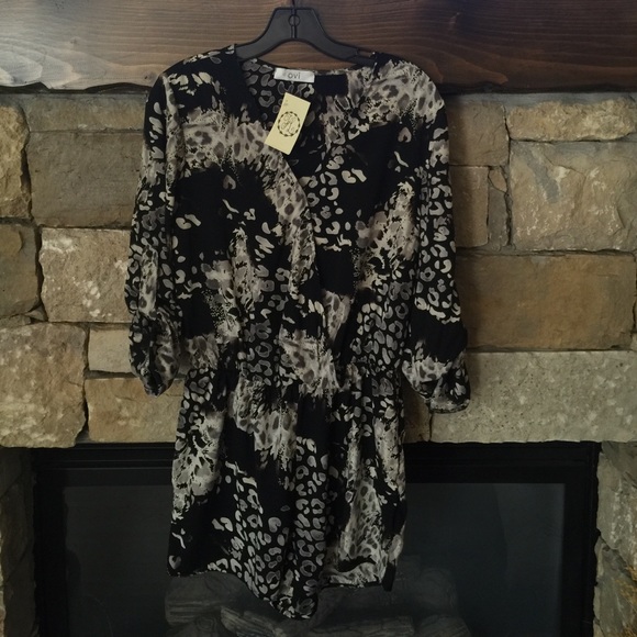 Romper - Picture 2 of 3