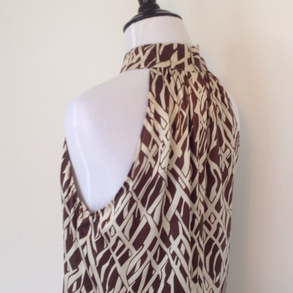 HALTER TOP SLEEVELES.