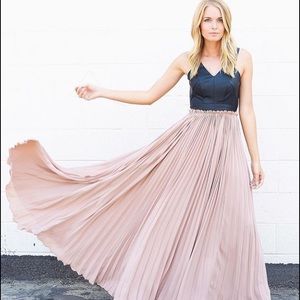 High and defined Maxi Dress