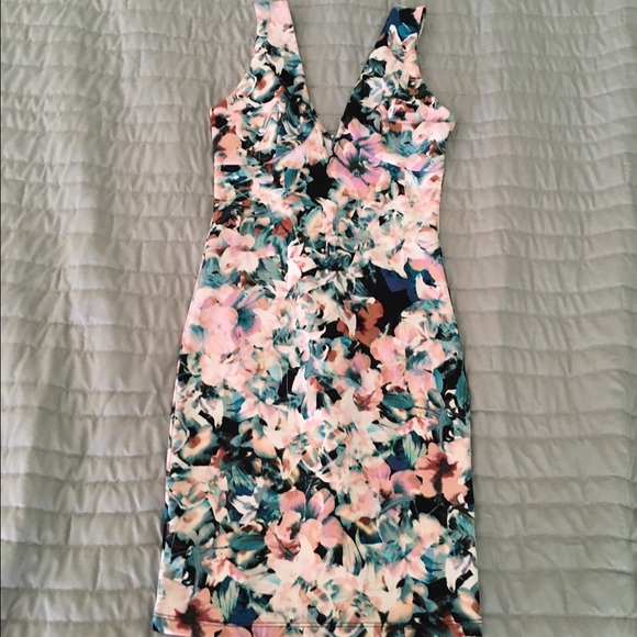 Sexy floral body-con dress❤️ - Picture 1 of 3