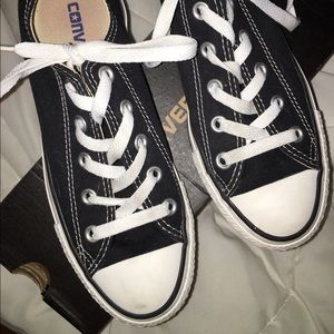 NWOT black and white converse