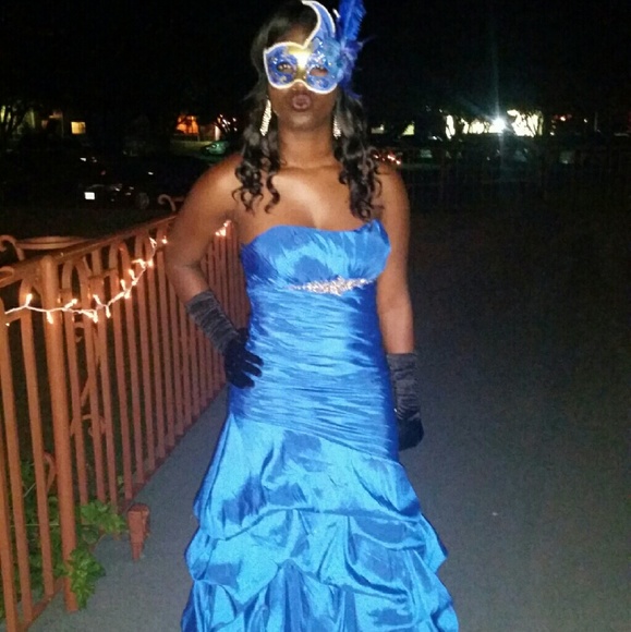 BEAUTIFUL prom dress - Picture 2 of 2