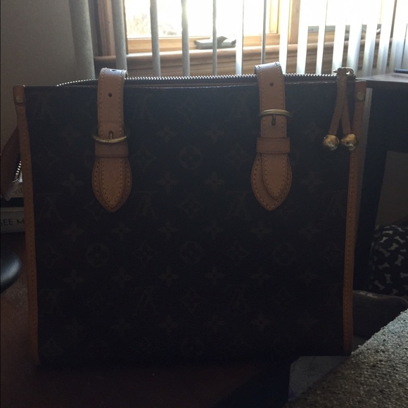 Louis Vuitton purse 100 percent authentic